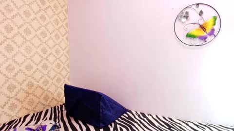 Raquel  online show from September 2025 12:06:01 PM