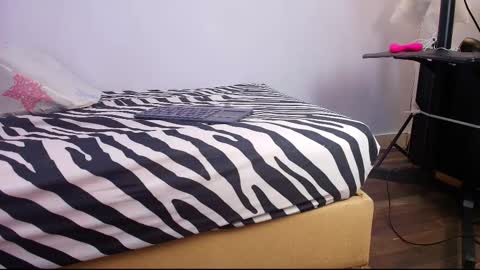 Raquel  online show from October 2025 12:08:02 PM