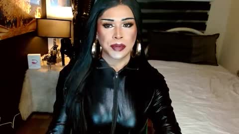 charismatic_apple online show from February 2026 07:54:01 PM