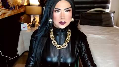 charismatic_apple online show from February 2026 06:33:02 AM