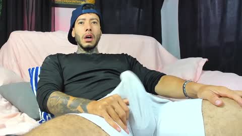 Snapshot of charless_dickenss chatting on February 2025 12:06:02 PM charless_dickenss online show from February 2025 12:06:02 PM