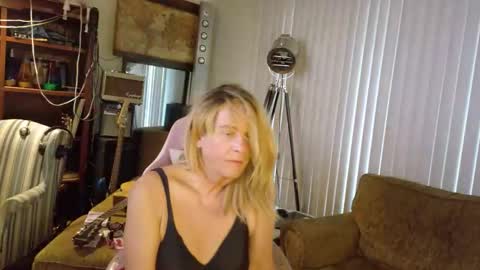 Snapshot of charli_girl chatting on March 2026 10:40:01 PM Charli online show from March 2026 10:40:01 PM
