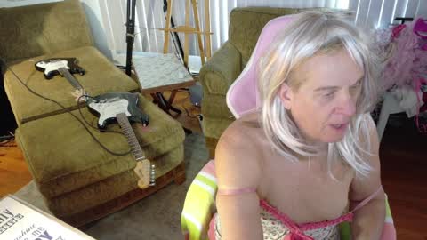 Snapshot of charli_girl chatting on April 2026 10:42:02 PM Charli online show from April 2026 10:42:02 PM