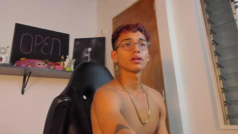 Snapshot of charlieerusso chatting on December 2024 03:26:02 AM Charles Russo online show from December 2024 03:26:02 AM