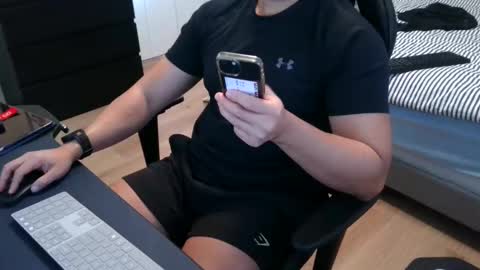 Snapshot of charliekkw chatting on November 2025 08:30:02 PM charliekkw online show from November 2025 08:30:02 PM