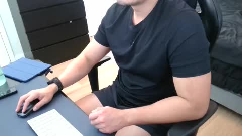 Snapshot of charliekkw chatting on November 2025 08:19:01 PM charliekkw online show from November 2025 08:19:01 PM