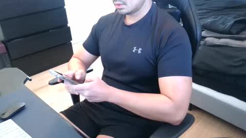 Snapshot of charliekkw chatting on January 2026 05:49:02 PM charliekkw online show from January 2026 05:49:02 PM