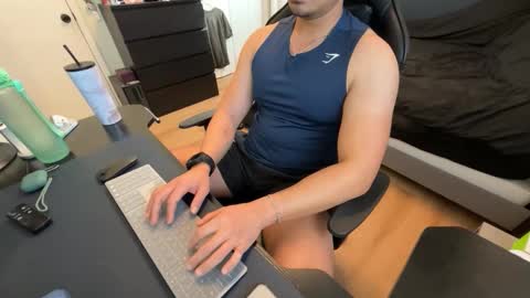 Snapshot of charliekkw chatting on February 2026 08:29:02 PM charliekkw online show from February 2026 08:29:02 PM