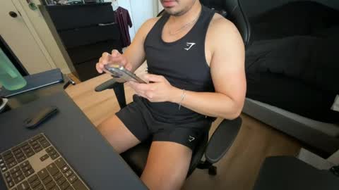 Snapshot of charliekkw chatting on May 2026 06:26:02 PM charliekkw online show from May 2026 06:26:02 PM