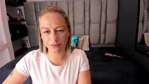 Charlot milf online show from November 2025 11:56:02 AM