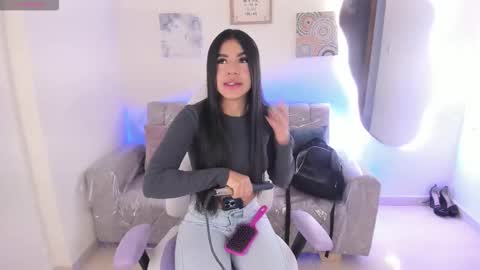 Snapshot of charlote_cowell_sub_ chatting on December 2025 03:29:01 PM online show from December 2025 03:29:01 PM