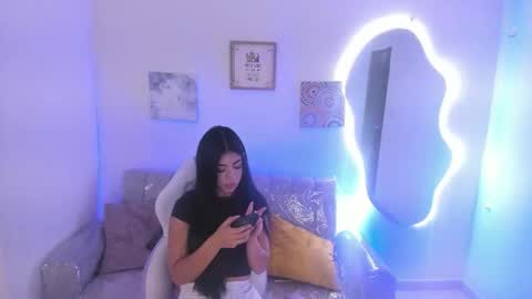 Snapshot of charlote_cowell_sub_ chatting on January 2026 04:56:02 PM online show from January 2026 04:56:02 PM