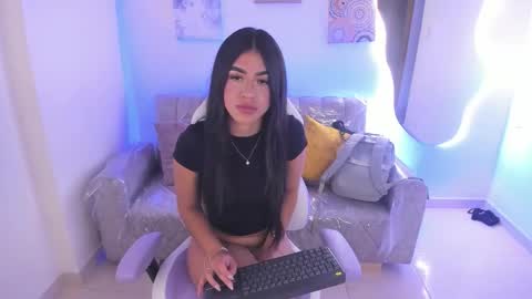 Snapshot of charlote_cowell_sub_ chatting on February 2026 06:36:02 PM online show from February 2026 06:36:02 PM