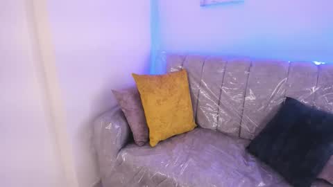 Snapshot of charlote_cowell_sub_ chatting on February 2026 04:23:01 PM online show from February 2026 04:23:01 PM
