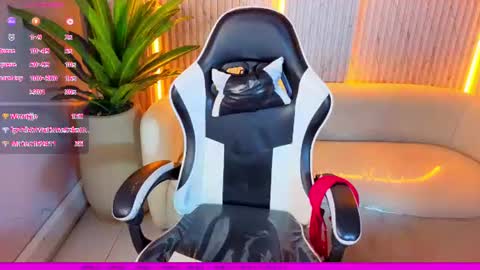 charlott online show from July 2026 06:20:01 PM