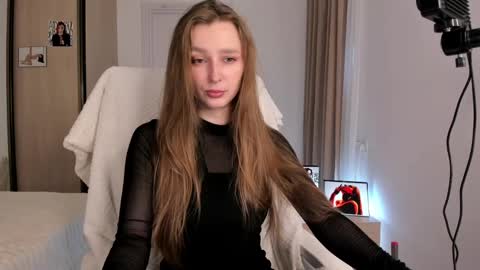 CharlottaWells online show from November 2025 10:54:02 AM