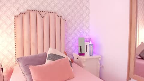   Charlotte  online show from January 2025 08:00:01 PM