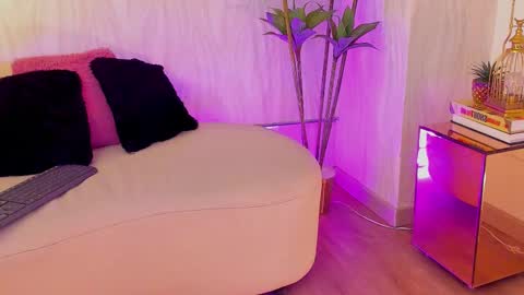   Charlotte  online show from November 2025 07:46:02 PM