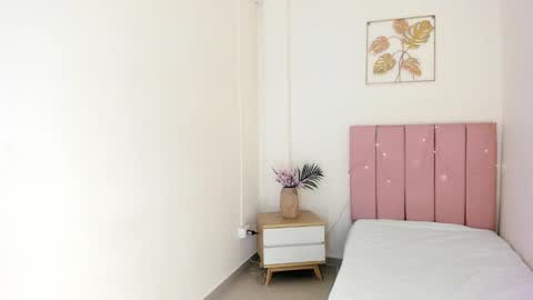 Snapshot of charlotte_capell chatting on December 2025 04:20:03 AM Charly online show from December 2025 04:20:03 AM