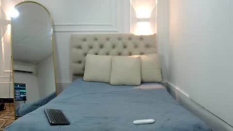 Snapshot of charlotte_dante212 chatting on December 2025 03:34:01 AM charlottte y dante online show from December 2025 03:34:01 AM