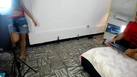 Snapshot of charlotte_dante212 chatting on December 2025 04:21:01 AM charlottte y dante online show from December 2025 04:21:01 AM