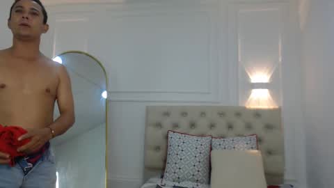 Snapshot of charlotte_dante212 chatting on December 2025 09:33:02 PM charlottte y dante online show from December 2025 09:33:02 PM