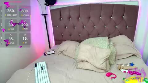 charlotte_walker1 online show from November 2025 02:16:01 PM