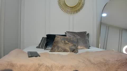 charlottebrownn_ online show from September 2025 12:44:02 AM