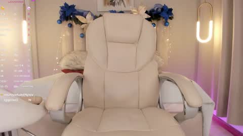 Snapshot of charlottedupontt chatting on December 2024 01:39:02 PM Charlotte online show from December 2024 01:39:02 PM