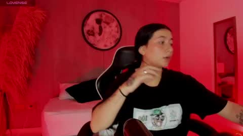 Snapshot of charlottee27_ chatting on May 2026 02:18:02 AM Charlottee online show from May 2026 02:18:02 AM