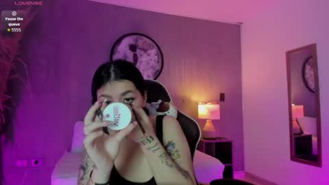 Snapshot of charlottee27_ chatting on May 2026 02:08:02 AM Charlottee online show from May 2026 02:08:02 AM