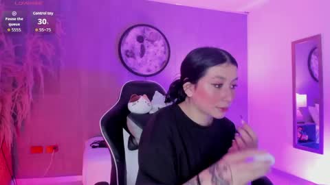 Snapshot of charlottee27_ chatting on May 2026 02:31:01 AM Charlottee online show from May 2026 02:31:01 AM