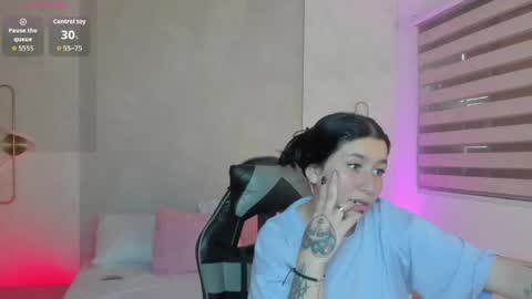 Snapshot of charlottee27_ chatting on June 2026 08:14:02 PM Charlottee online show from June 2026 08:14:02 PM