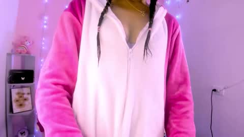 Snapshot of charlotteee_02 chatting on November 2025 02:12:01 AM charlotteee online show from November 2025 02:12:01 AM