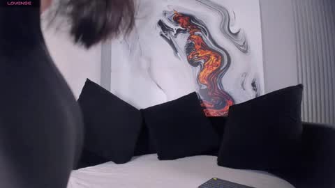 charlottegray_1 online show from November 2025 12:15:01 PM