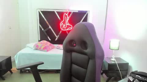    online show from October 2025 09:24:01 PM