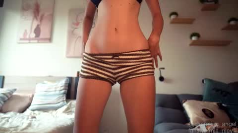 Snapshot of charming_angel_ chatting on November 2025 03:07:01 AM Marseline Chaturbelle online show from November 2025 03:07:01 AM