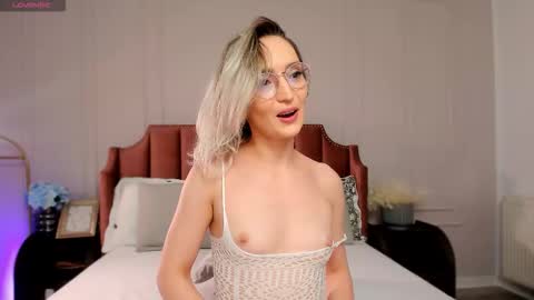 Snapshot of charming_annye chatting on October 2025 10:51:02 PM Annye online show from October 2025 10:51:02 PM