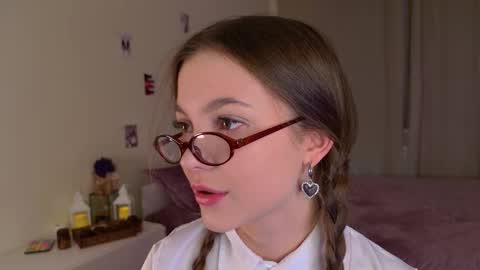 Snapshot of charming_bliss chatting on September 2025 03:46:01 PM Kaylee online show from September 2025 03:46:01 PM