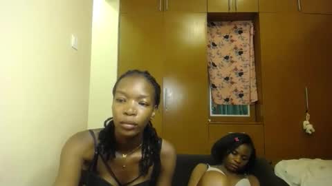 Snapshot of charming_coco chatting on November 2025 04:39:01 PM Coco online show from November 2025 04:39:01 PM