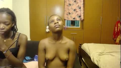 Snapshot of charming_coco chatting on November 2025 09:25:02 PM Coco online show from November 2025 09:25:02 PM