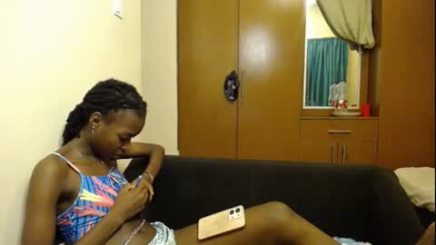 Snapshot of charming_coco chatting on December 2025 07:45:02 PM Coco online show from December 2025 07:45:02 PM