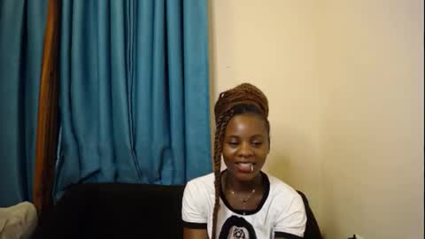 Snapshot of charming_coco chatting on December 2025 07:08:02 PM Coco online show from December 2025 07:08:02 PM