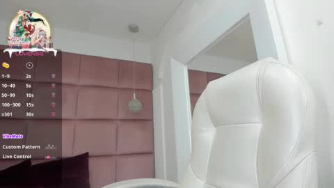 Snapshot of chartolotte__ chatting on January 2025 12:30:01 PM Andrea online show from January 2025 12:30:01 PM