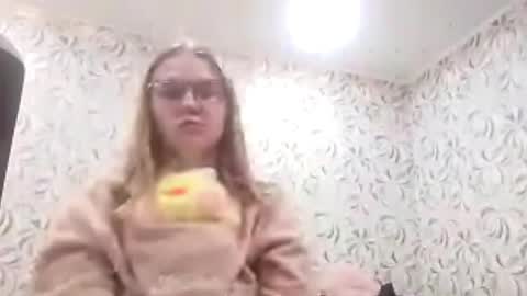 Olivia online show from April 2026 08:25:02 PM