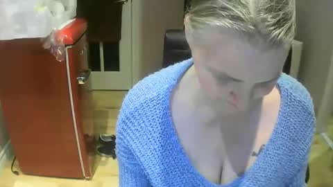 chealsiek online show from September 2025 01:00:01 AM