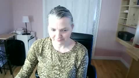 Snapshot of chealsiek chatting on April 2026 12:58:01 PM chealsiek online show from April 2026 12:58:01 PM