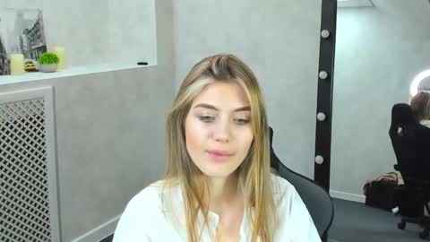 cherry_pr1ce online show from December 2024 03:18:02 AM