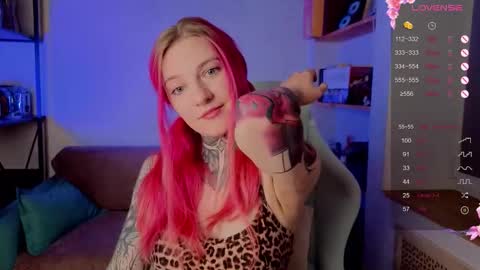 Snapshot of cherry_roxy chatting on October 2025 09:05:02 PM Roxy online show from October 2025 09:05:02 PM