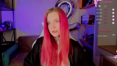 Snapshot of cherry_roxy chatting on October 2025 09:13:01 PM Roxy online show from October 2025 09:13:01 PM